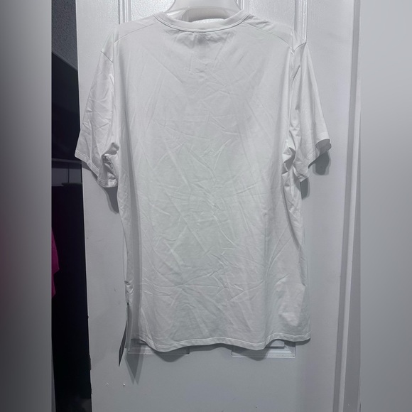 Lululemon White T-Shirt - Picture 2 of 5
